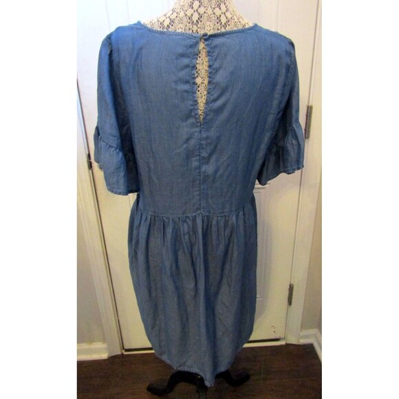 Crown & Ivy Chambray Dress Embroidered Floral Bodice Flutter Sleeves Womens M - Picture 5 of 8